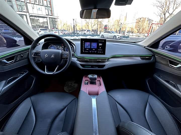 Фото 6 - Hongqi E-QM5