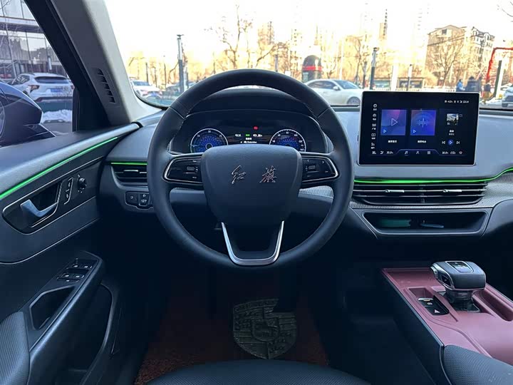 Фото 7 - Hongqi E-QM5