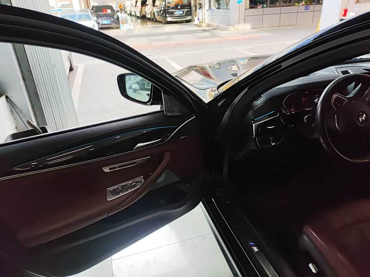 Фото 9 - BMW 5 Series