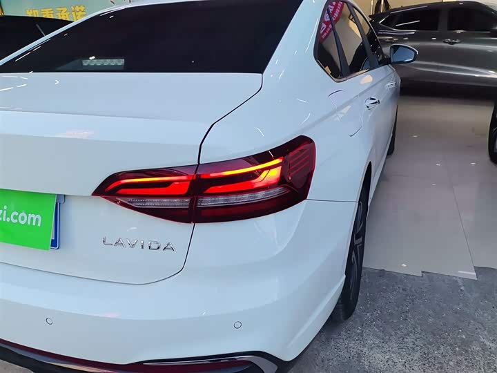 Фото 8 - Volkswagen Lavida