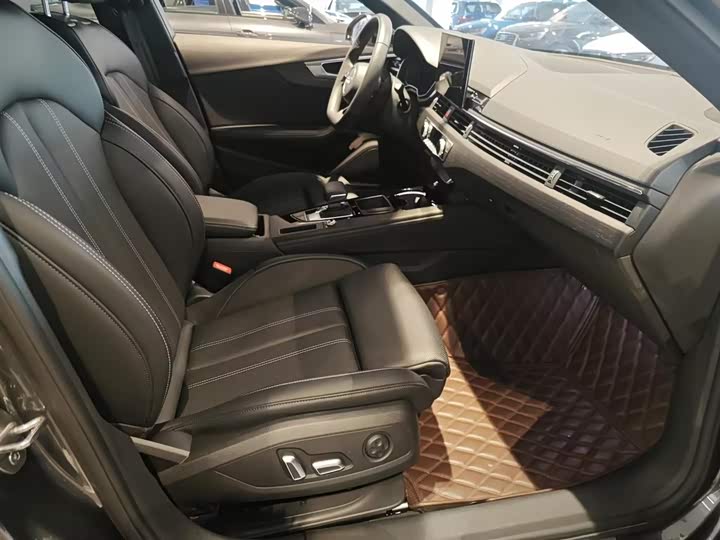 Фото 8 - Audi A4L