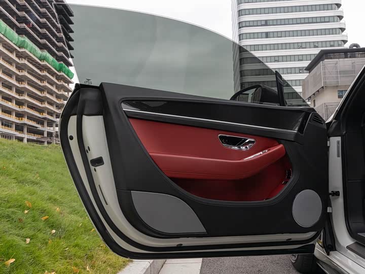 Фото 9 - Bentley Continental GT