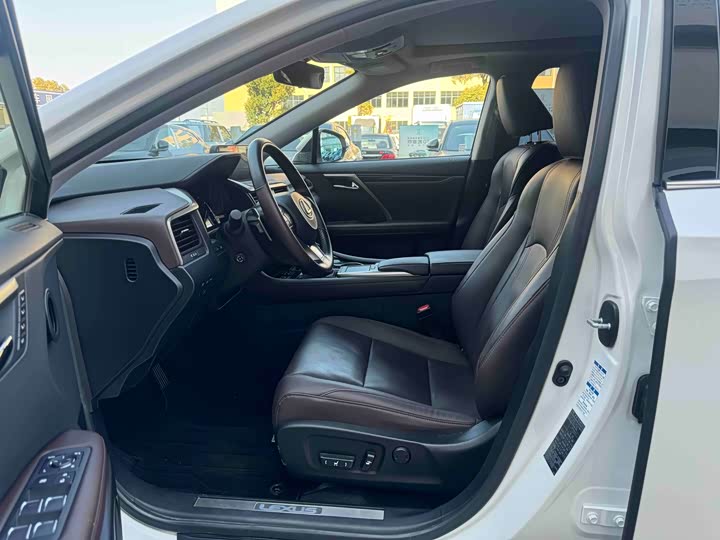 Фото 4 - Lexus RX