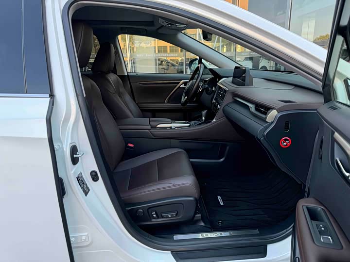 Фото 7 - Lexus RX