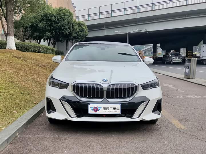 Фото 2 - BMW 5 Series