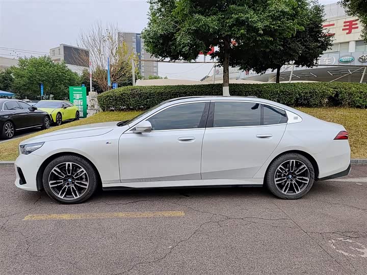 Фото 3 - BMW 5 Series