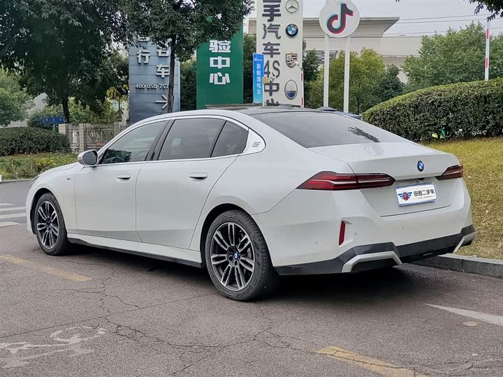 Фото 4 - BMW 5 Series