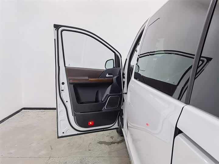 Фото 8 - Dongfeng Forthing Lingzhi Plus