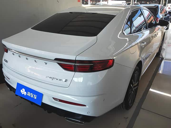 Фото 3 - Geely Preface