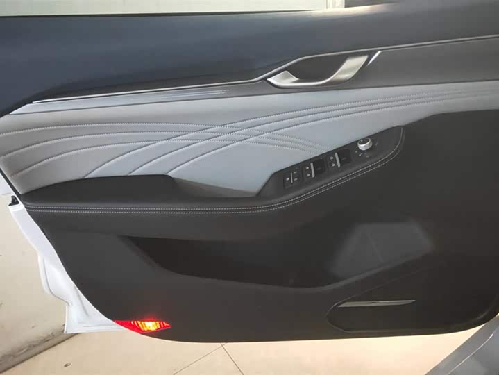 Фото 7 - Geely Preface