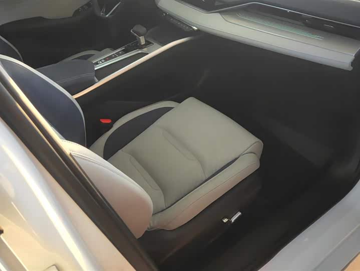 Фото 8 - Geely Preface