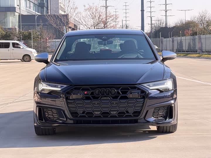 Фото 2 - Audi S6