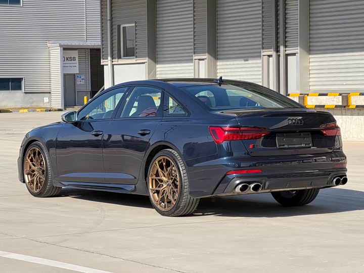 Фото 4 - Audi S6