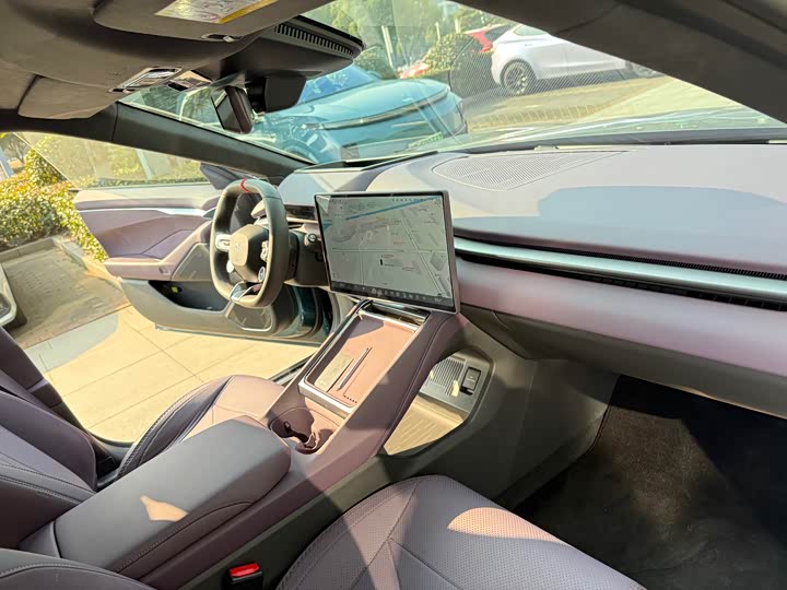 Фото 8 - XPeng P7