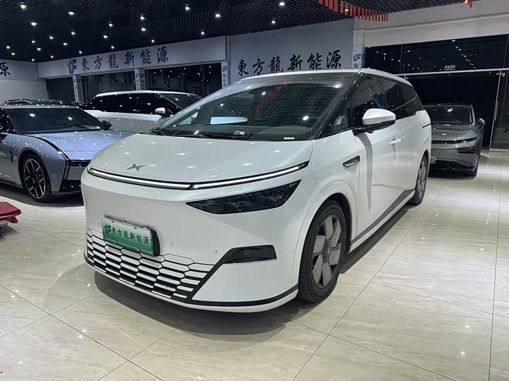 Фото 1 - XPeng X9