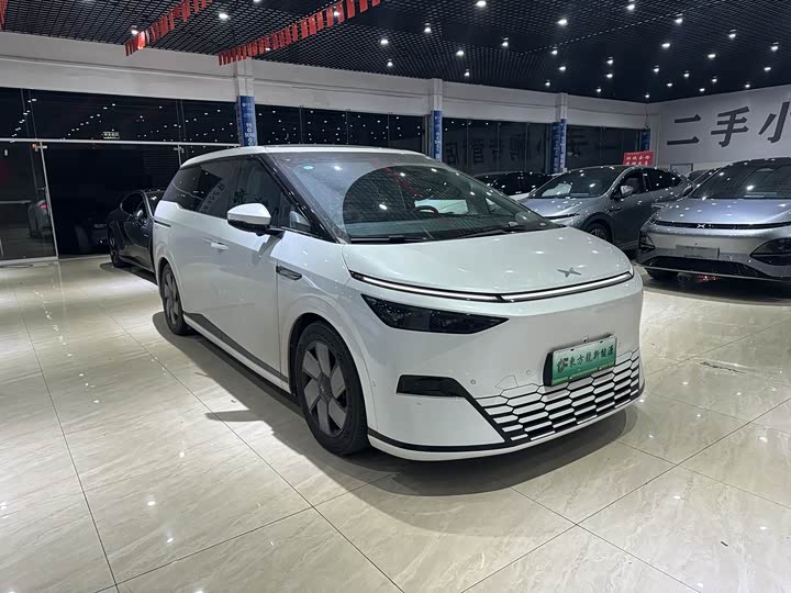 Фото 3 - XPeng X9