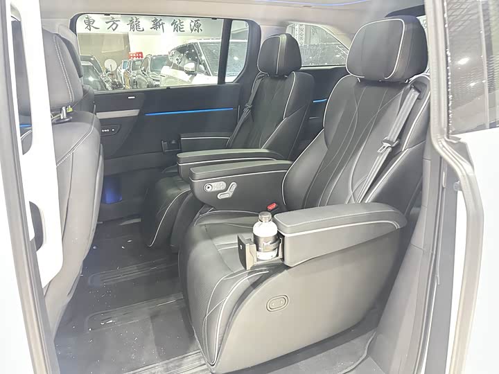 Фото 6 - XPeng X9