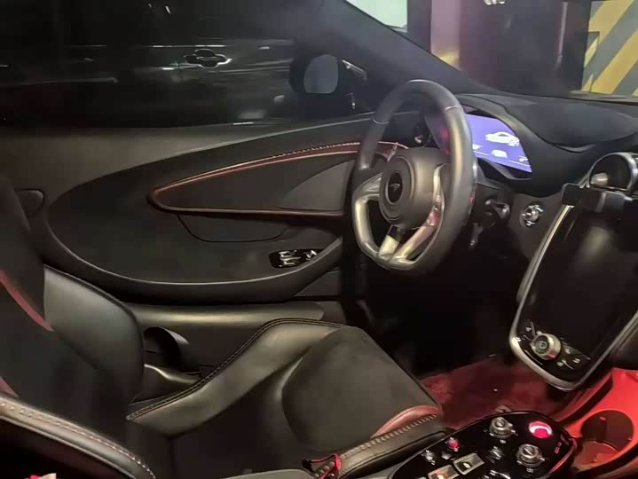 Фото 2 - McLaren GT