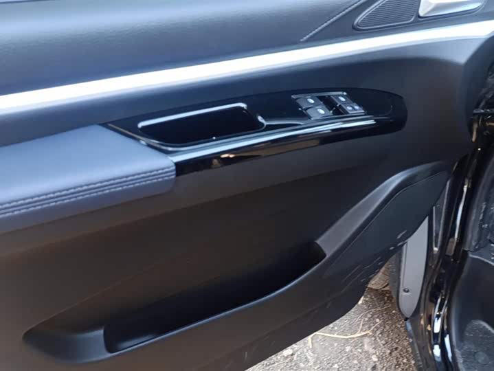 Фото 7 - Dongfeng Forthing Lingzhi M5