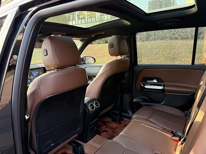 Фото 9 - Mercedes-Benz GLB-Class