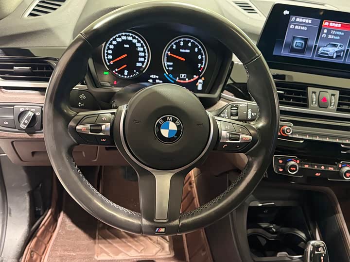 Фото 9 - BMW X1