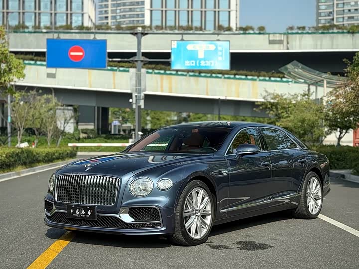 Фото 1 - Bentley Flying Spur
