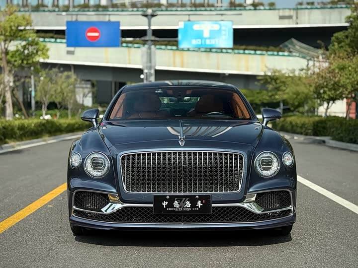 Фото 2 - Bentley Flying Spur