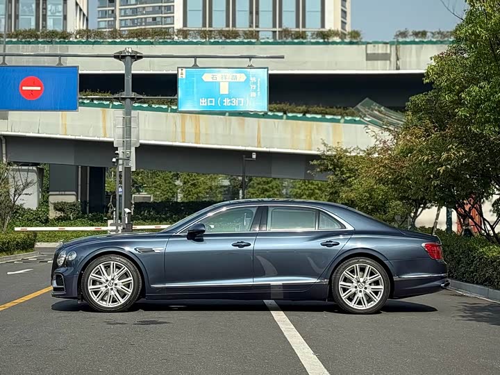 Фото 3 - Bentley Flying Spur