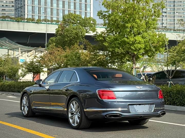 Фото 5 - Bentley Flying Spur