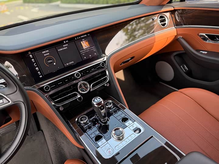 Фото 8 - Bentley Flying Spur