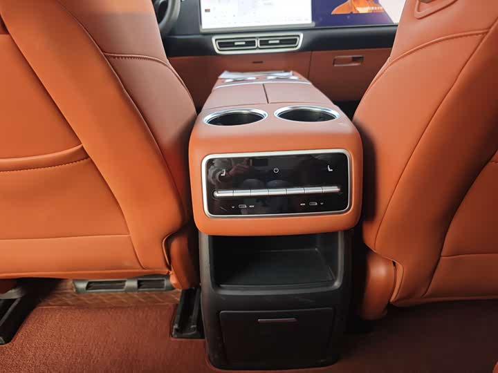 Фото 8 - LiXiang L8