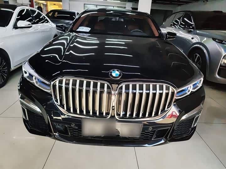 Фото 2 - BMW 7 Series