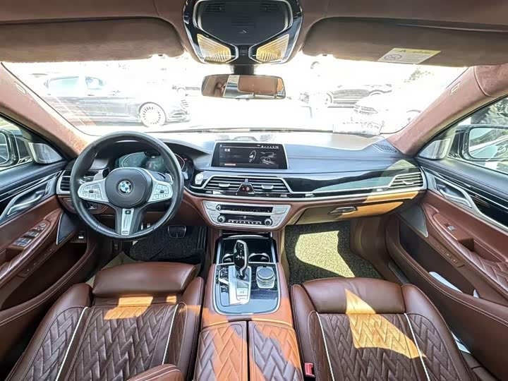 Фото 4 - BMW 7 Series