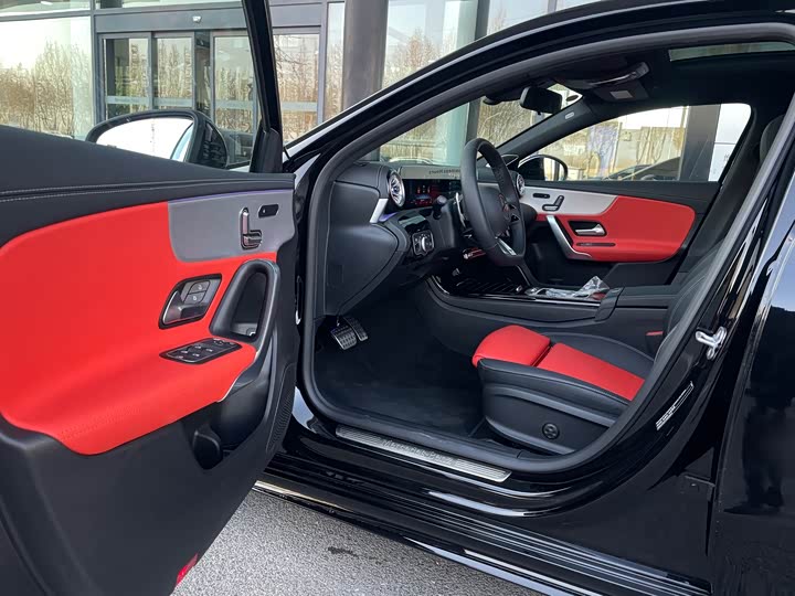 Фото 6 - Mercedes-Benz A-Class AMG