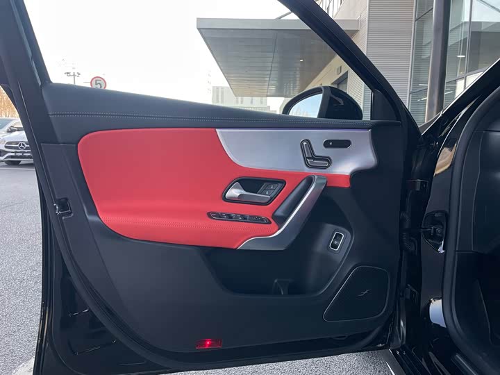 Фото 7 - Mercedes-Benz A-Class AMG