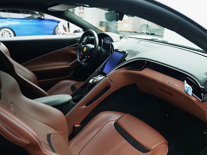 Фото 4 - Ferrari Roma