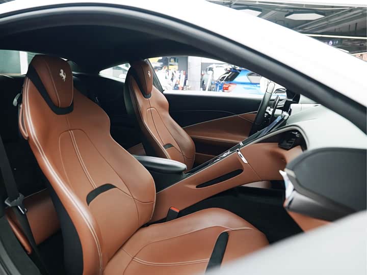 Фото 5 - Ferrari Roma