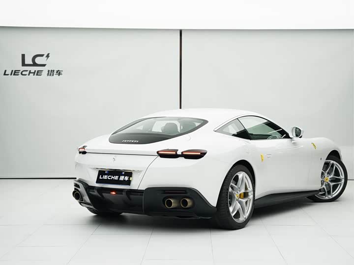 Фото 9 - Ferrari Roma