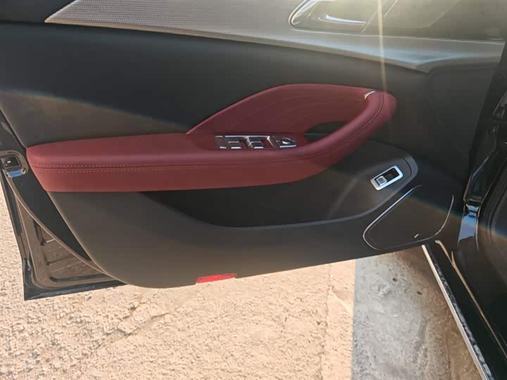 Фото 4 - Hongqi H5