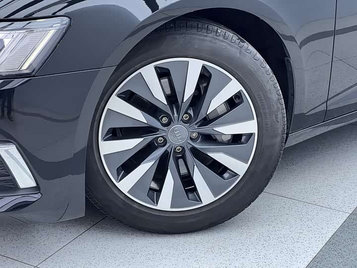 Фото 6 - Audi A6L