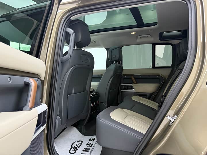 Фото 8 - Land Rover Defender