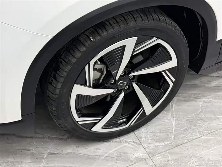 Фото 5 - Bestune T77