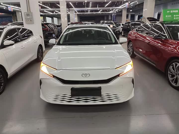 Фото 3 - Toyota Camry