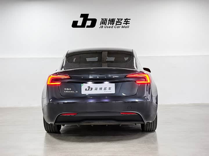 Фото 3 - Tesla Model 3