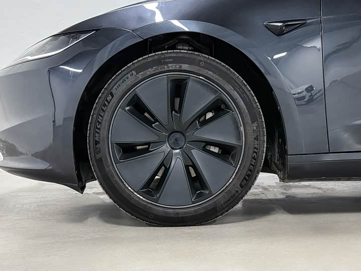 Фото 6 - Tesla Model 3