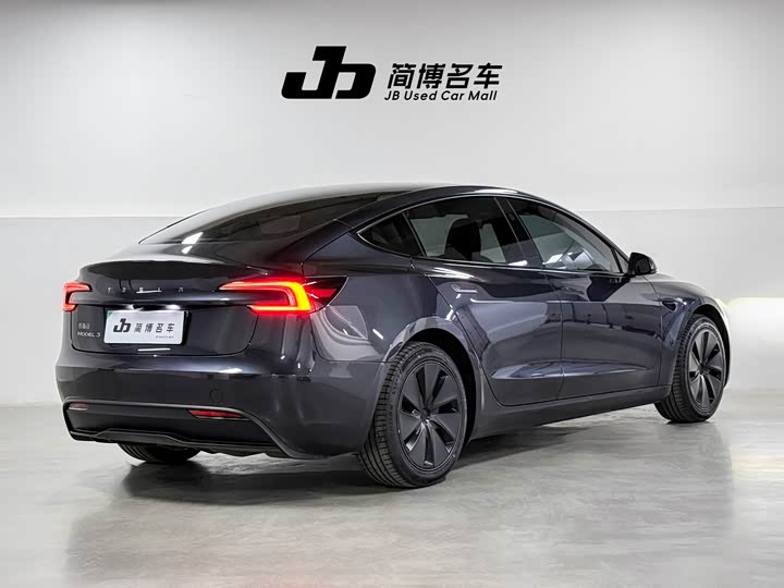 Фото 7 - Tesla Model 3