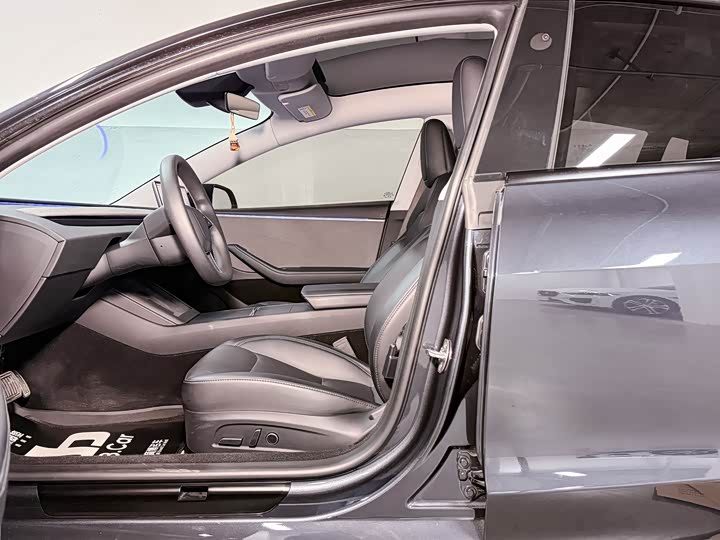 Фото 9 - Tesla Model 3