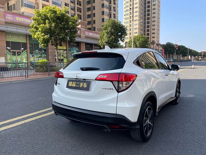 Фото 7 - Honda Vezel