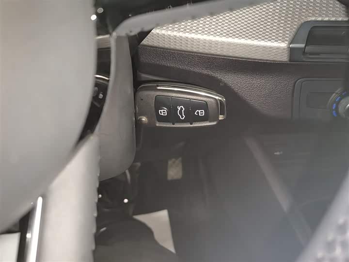 Фото 9 - Audi Q2L