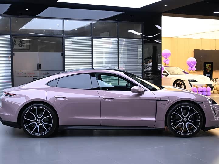 Фото 3 - Porsche Taycan